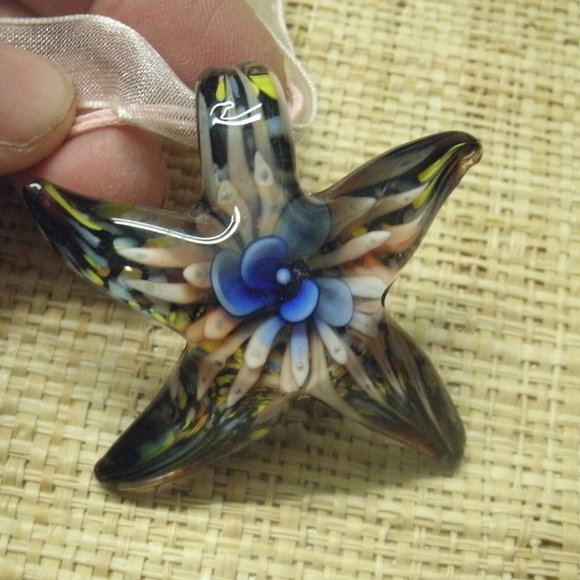 Muramo Glass Floral Starfish Pendant Necklace - Picture 10 of 16